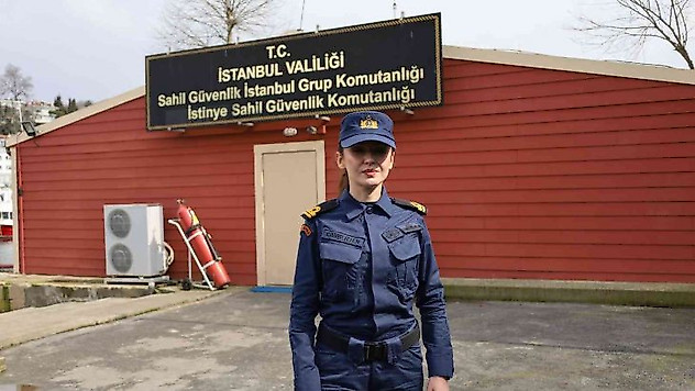 Sahil Güvenlik Komutanlığı'nın ilk kadın bot komutanı görev başında
