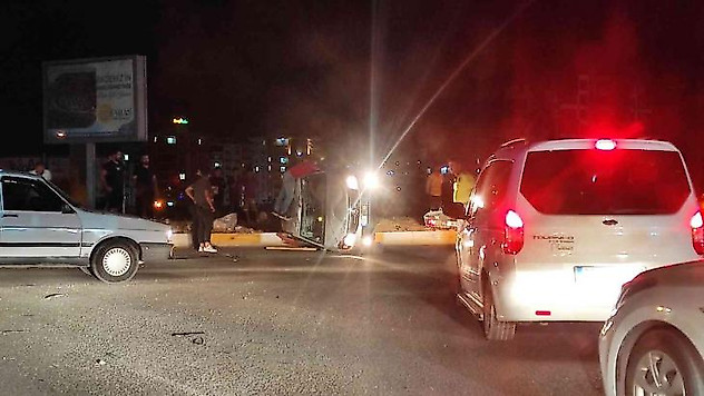 Şanlıurfa'da iki otomobil çarpıştı: 9 yaralı