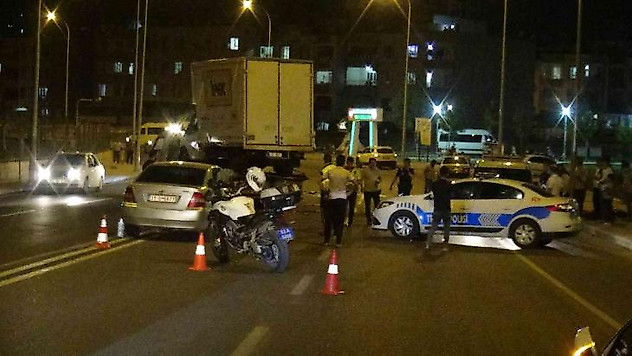Şanlıurfa'da kamyonet ile otomobil çarpıştı: 5 yaralı