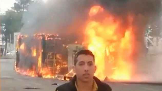 Şanlıurfa'daki kazada tır alev topuna döndü, yaralılar son anda kurtarıldı