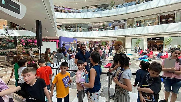 Sarıyer'de karne  tatili  öncesi çocuklar  'Kral Şakir' ile eğlendi