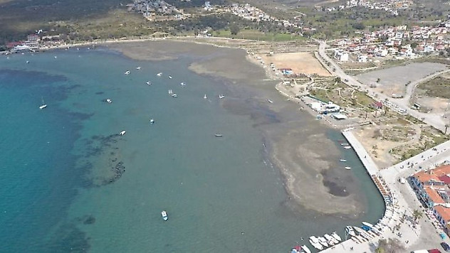 Seferihisar'da deniz 30 metre çekildi