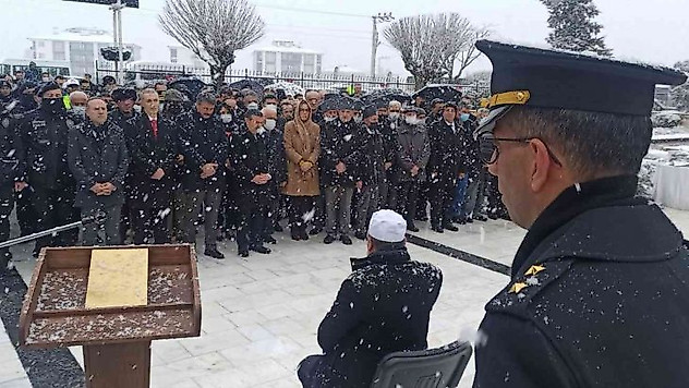 Şehitler, kar yağışı altında anıldı