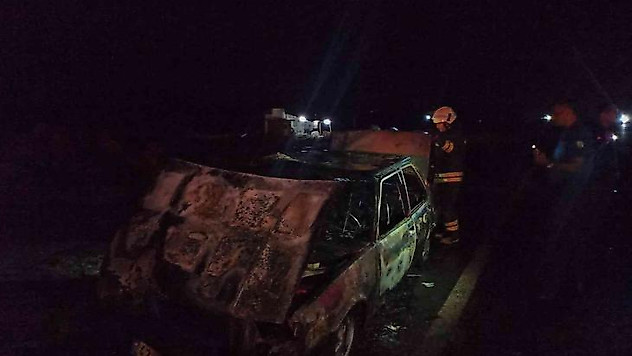 Seyir halindeki otomobil alev alev yandı