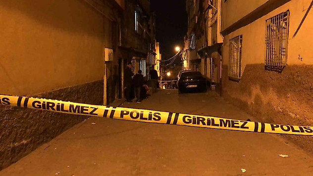 Silahlı kavganın arasında kalan kadın hayatını kaybetti