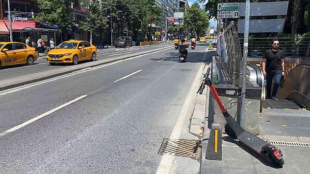 Şişli'de aracın çarptığı scooterlı kadın hayatını kaybetti