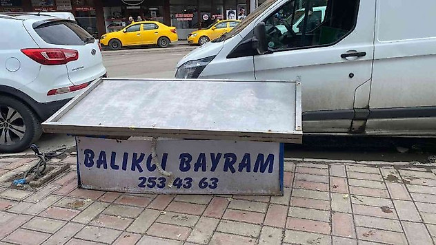 Soğuk hava ve kar yağışı nedeniyle balık tezgahları boş kaldı