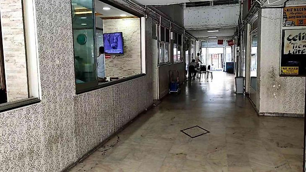 Sultangazi'de masadaki telefonu çalıp böyle kaçtı