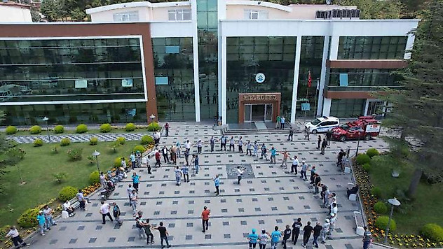 Suluova Belediyesi'nde yüzde 60'lık maaş zammına davul-zurnalı kutlama