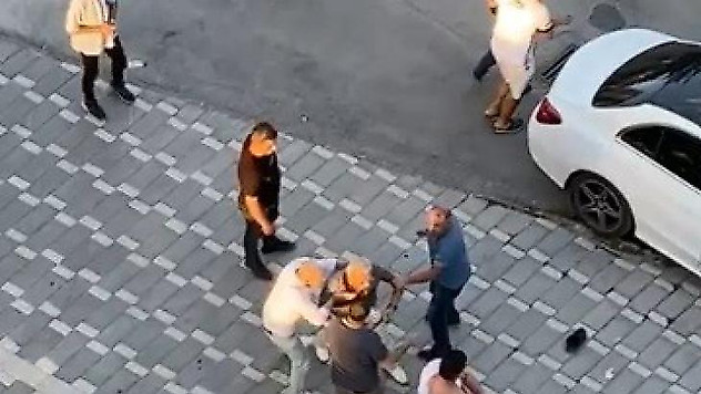 Sürücülerin trafik kavgası kamerada