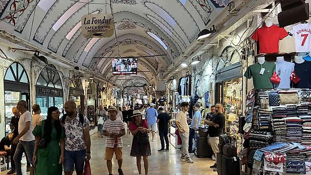 Suudi turistlerin gelmesi ile birlikte Kapalıçarşı'da ziyaret sayıları arttı