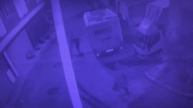 Taksim'de kadın turiste kapkaç şoku: Turistin kovaladığı kapkaççıları Beyoğlu polisi yakaladı
