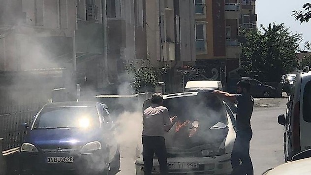 Tamire giden LPG'li otomobil alev alev yandı