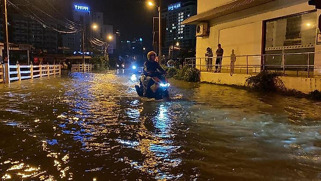 Tayland 20 yılın en şiddetli muson yağmurlarıyla mücadele ediyor