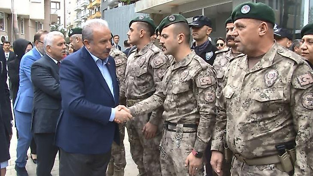TBMM Başkanı Şentop, polislerle bayramlaştı