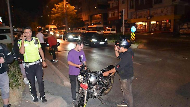 Tekirdağ'da kaza sonrası sinirler gerildi, trafik polisi araya girdi