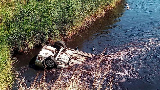 Tekirdağ'da otomobil dereye uçup suya gömüldü: Araçtaki üç kişi yüzerek karaya çıktı