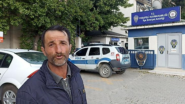Telefon kulağında karakola koştu, 158 bin lirasını gerçek polisler kurtardı