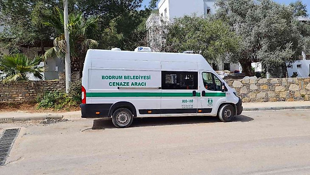 Telefonla ulaşılamayan yaşlı kadın evinde ölü bulundu