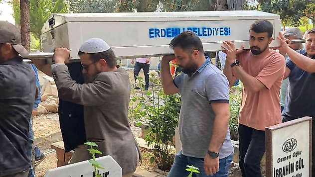 Telefonu şarja takarken akıma kapılan genç yaşamını yitirdi