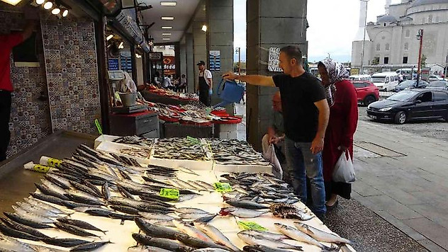 Tezgâhlar yavaş yavaş şenlenmeye başladı