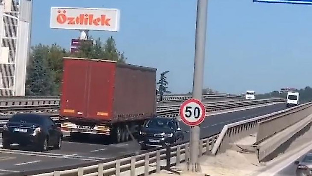 Trafikte geri geri giden sürücüye ceza yağdı