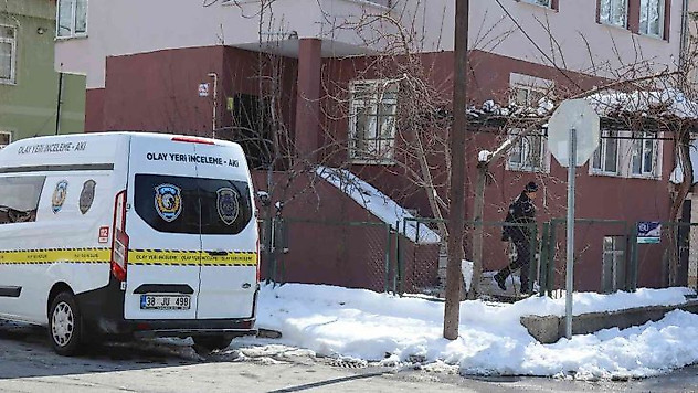 Tüfeğini temizlerken kendi vurdu