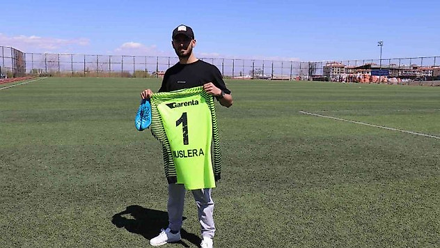 Tümör nedeniyle futbolu bıraktı, Muslera formasını kanser hastaları için satışa çıkarttı