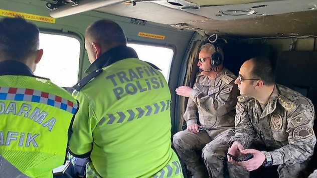 Tunceli'de helikopterli trafik denetimi