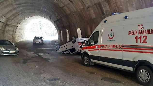 Tunceli'de iki otomobil tünelde çarpıştı: 4 yaralı