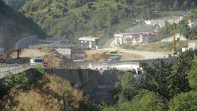 Türkiye'nin en maliyetli şehir içi yolunun yapımı sürüyor