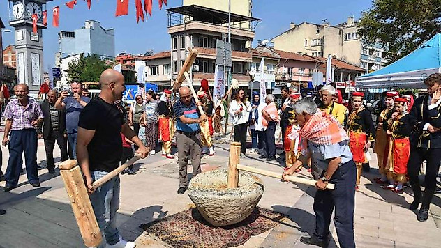 Türkiye'nin tek uluslararası halı şenliği başladı