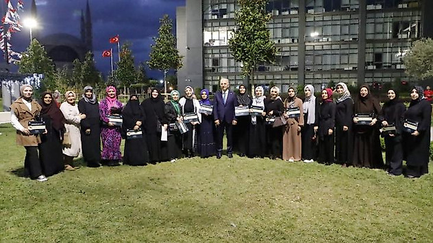 Ümraniyeli çocuklar yaz Kur'an kursu kapanış töreninde hünerlerini sergiledi