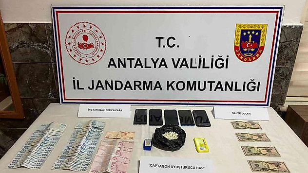 Uyuşturucu satıcıları jandarmadan kaçamadı