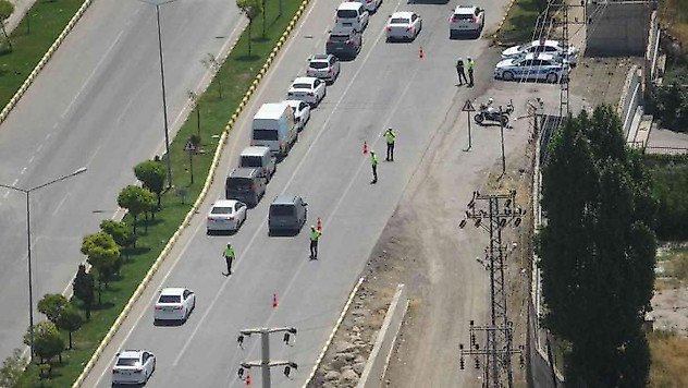 Van'da Kurban Bayramı öncesi karadan ve havadan denetim