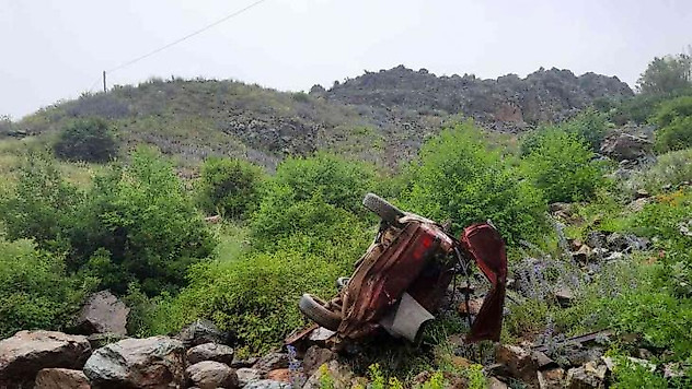 Viraja hızlı giren otomobil 80 metrelik uçuruma yuvarlandı: 1 ölü