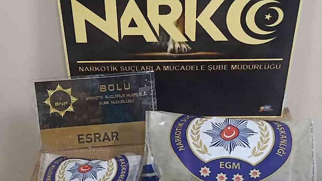 Vücuduna sardığı uyuşturucuyla yakalanan kadına 1 yıl ev hapsi cezası