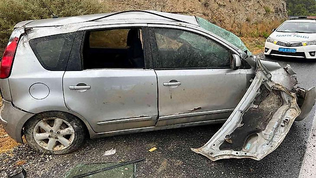 Yağmurdan kayganlaşan yolda üst üste trafik kazaları: 2 yaralı