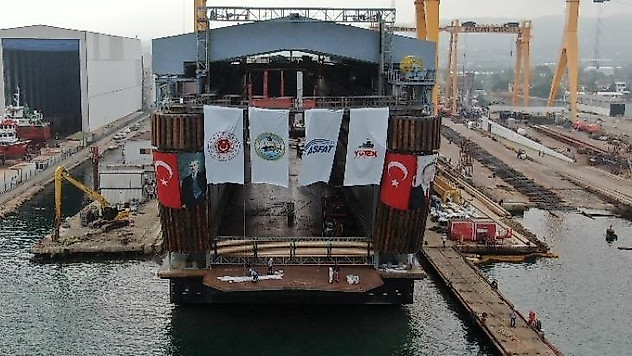 Yalova'da kendi sınıfında dünyada tek denizaltı havuzu denize indirildi