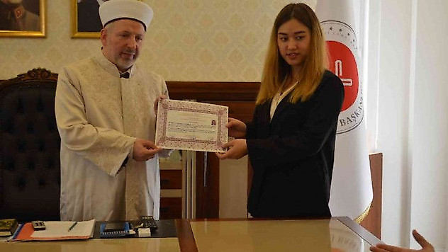 Yalova'da yaşayan Tayland vatandaşı kadın Elif ismini alarak Müslüman oldu