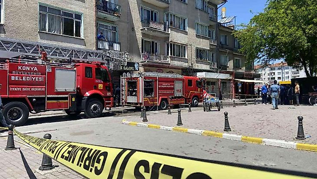 Yangında pencereden atlayan kadın hayatını kaybetti