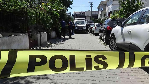 Yaşlı kadın kamyonetin altında can verdi