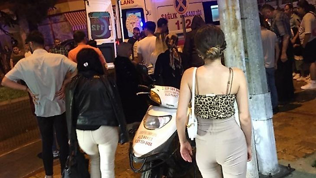 Yaya geçidinden geçerken otomobil çarptı