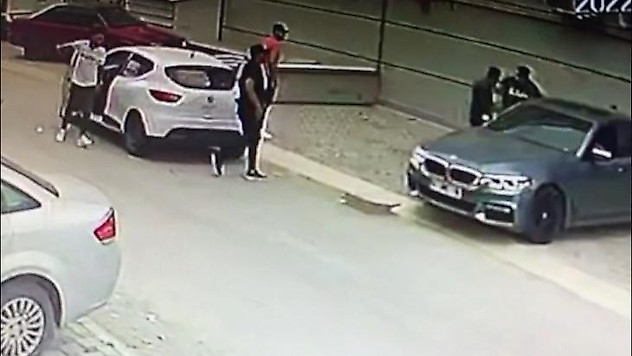 Yazılımcı kardeşleri silah zoruyla kaçırdılar, yunuslardan kaçamadılar