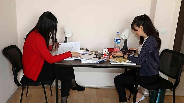 Yenimahalle Belediyesi 60 öğrenciye kucak açtı
