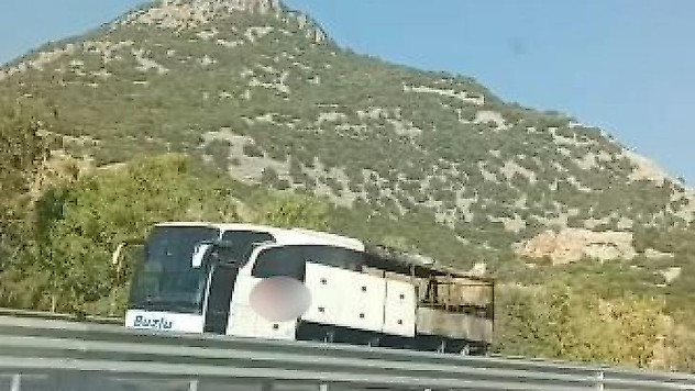 Yolcu otobüsü alev alev yandı