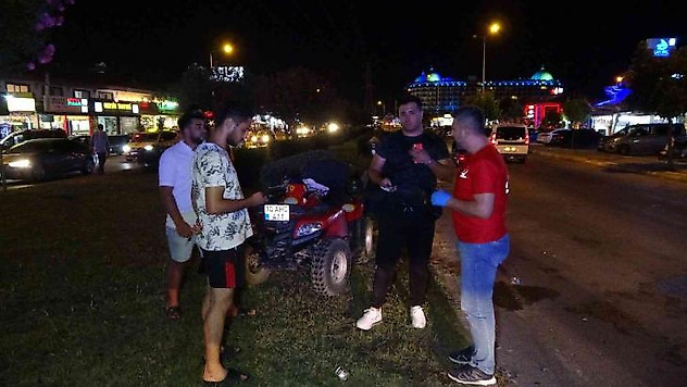 Yoldaki su kaza yaptırdı