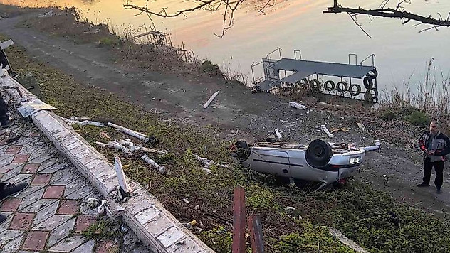 Zonguldak'ta dere kenarına uçan otomobil hurdaya döndü: 1 yaralı