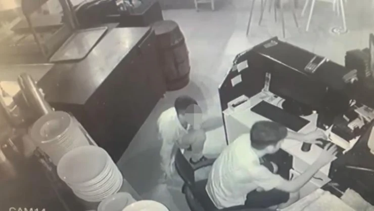 4 ayrı iş yerini 8 bin TL zarara uğrattılar