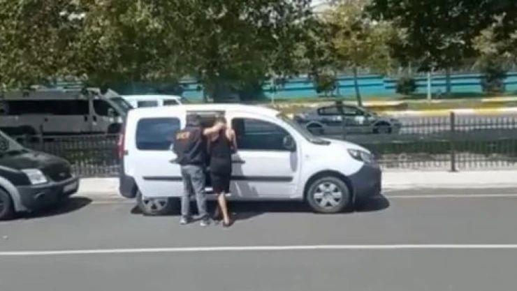 4 farklı hırsızlıktan aranan zanlı, 5'inci hırsızlığı yaparken yakalandı